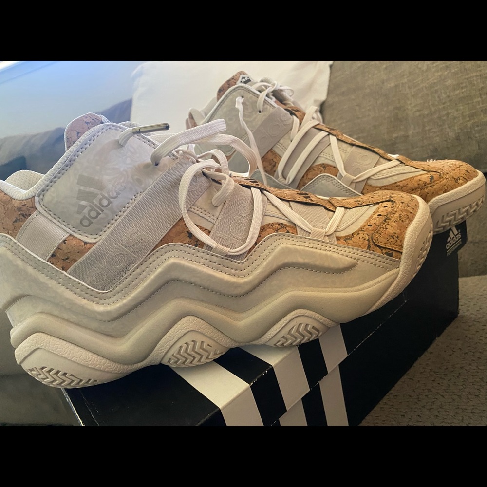 Kobe Top 10 2000 Vino Cork - image 1